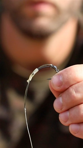 🎣 TIE UP THE MULTI TIGER RIG – IT’S SO SIMPLE! 🐯 https://www.omctackle.com/collections/terminal-tackle Tiger nuts 🥜 can be a stupidly good carp bait, and our man @vojtanowotny has a simple-to-tie rig that will help you get the most from them – the Multi Rig 🪝. Here’s how he does it… 👇 1️⃣Tie a loop in one end of a 14-inch length of our Blend Coated Braid. 2️⃣Pass this loop through the front of the eye of a Colne-V Hook. 3️⃣Add a Vitabitz Size 16 Micro Ring Swivel to the loop. 4️⃣Pull the lo