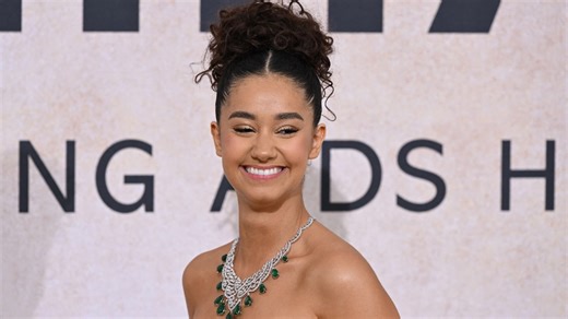 Pourquoi Lena Situations indique-t-elle désormais que ses photos sont retouchées?