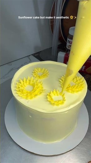 “Sunflower Cake Tutorial | Easy Buttercream Sunflower Design | Yellow Aesthetic Cake #shorts #cakes