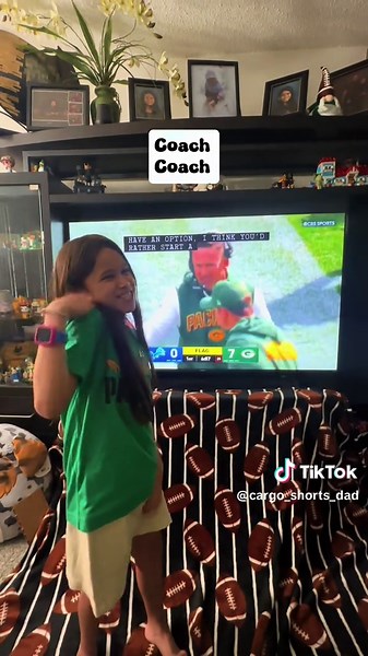 Who’s ready for it? #fatherdaughter #football #packers #nfl #signlanguage #wholesome #fypシ #kybyeee