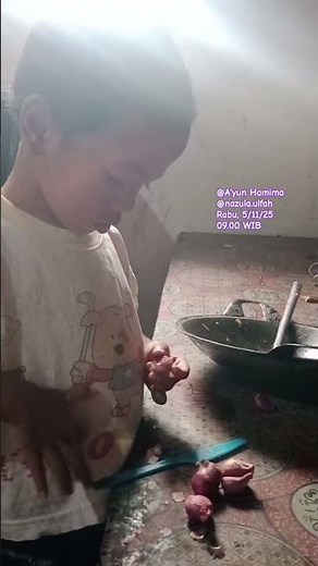 BALITA BANTU IBU KUPAS BAWANG✨🤍
