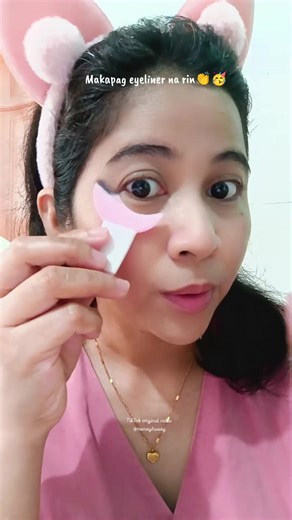 Eyeliner Applicator: Your New Essential Makeup Tool