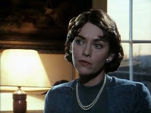 Poirot S03E11 - The Mystery of Hunter's Lodge (1991)