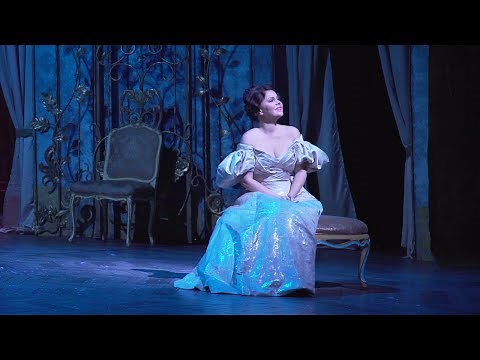La Traviata: “Ah fors’è lui”