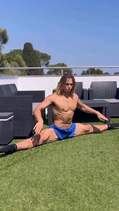 GOALS FOR MIDDLE SPLIT? TRY THIS ⚔️ Give this a go if you have middle split goals! 📝 Best way to progress is to try your next range hold directly for 30-60 seconds. Use the other exercises shown here to boost progression too! Middle split workout ⬇️: 🔥SUPERSET 1: 3 rounds 1️⃣ Cossack hold side bends x 10 es 2️⃣ Frog pose shifts x 20 🔥SUPERSET 2: 3 rounds 3️⃣ Butterfly good mornings 4️⃣ Pancake good mornings 🔥 FINISHER: 3 sets 5️⃣ Max range hold x 30-60 sec Work with me to become ageless - li