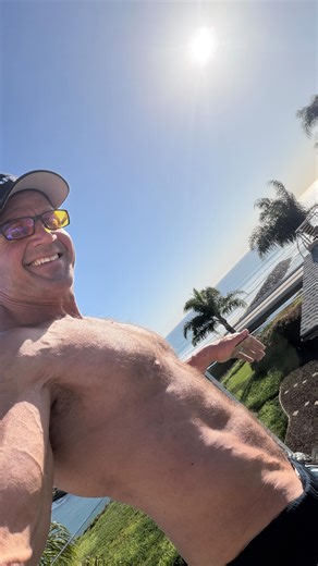 Epic Running On Da Beach….and walking on da beach do do do do 🧽 | Mark Bell