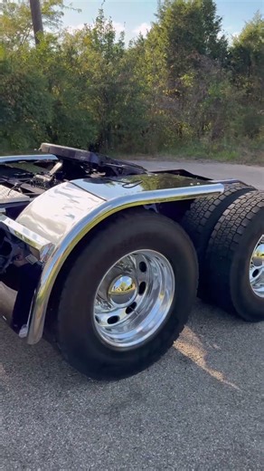 Hogebuilt 304 Stainless half fenders on my 2022 Pete 389