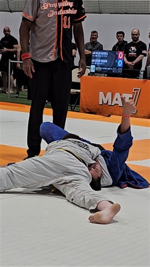 He wanted everyone to know he was ok 👍 #jiujitsu #submission #martialarts #shorts