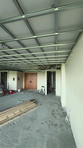 From rough walls to seamless surfaces 🎨✨ This living room transformation after taping sets the foundation for a clean, polished finish ahead. #LivingRoomBeforeAndAfter #TapingWork #MGBConstruction #HomeRenovation #InteriorTransformation #CraftsmanshipDelivered