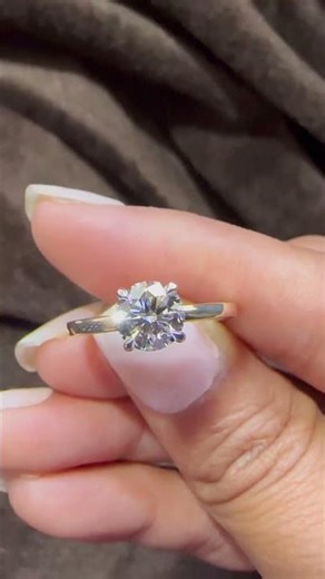 Golden Glow 1.28CT Round Diamond Ring – E VVS2 Solitaire in 14K Yellow Gold