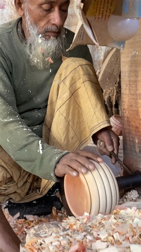 How Can a Man’s Hands Create Beauty While Living in Pain ? | Wood Carving Art