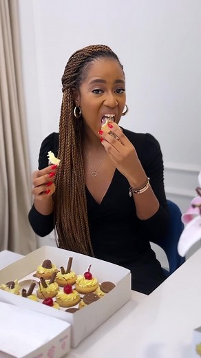 Proper Way to Eat a Cupcake: Etiquette and Elegance