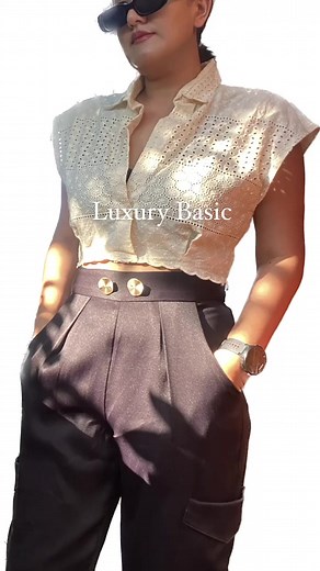 Signature cropped shirt :890B.เวลาที่เป็น sigature...