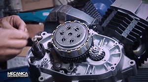 AX-100: Colocacion de la tapa de embrague | Mecanica de la Moto
