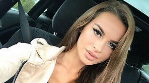 Brutál izmosra gyúrta hasát Huszár Zsófi