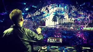 Maceo Plex at Ultra Music Festival, Miami 🇺🇸 at #Resistance megastrucure!💃🏻💣 Playing this magical remix of Blade Runner. What a view and Moment! notte Così Amici Festaioli ♥️🔝😎 | Il Migliore After