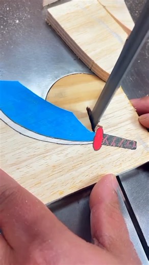 Emir Em on Instagram: "Satisfying wood craft। sharp knife #fblifestyle #woodcut #woodart #usa #ar"