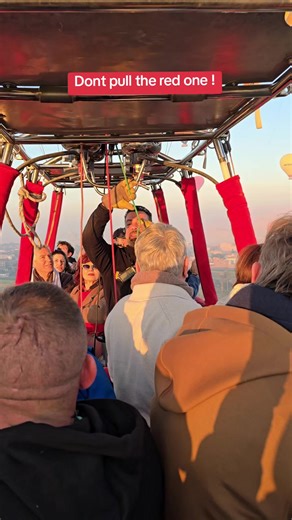 learning how to fly a hot air balloon. DON'T PULL THE RED ROPE ! #flight #danger #pilot #hotairbaloon #donny_knight @captain.sam.balloonest