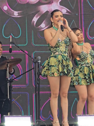 el tucu tuncu @arianagonzalesoficial @Orquesta La Bella Luz Oficial en @El Remanso #siemprecontigo #felizañonuevo #concierto #cumbia #viral