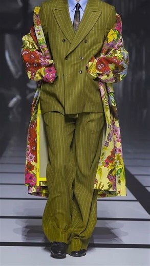 M r P R E S T I G E ✨ on Instagram: "Donc maintenant mettre des bijoux c’est devenu red flag aussi 🤣🤦🏾‍♂️ @NovaMEN On va continuer d’en mettre que vous le vouliez ou non 🤷🏾‍♂️ Lequel des 4 outfits est le mieux ?? ⬇️⬇️ Refs : 1er outfit 🔍 Relaxed Rocker Applique Faux Wool Hybrid Jacket - Dark Grey 🔍 Barrel Bold Flow Trousers - Charcoal 2ème outfit 🔍 Pop Out Faux Leather Puffer Jacket - Burgundy 🔍 Extreme Baggy Flashing Lights Short - Tan 3ème outfit 🔍 Feelin A Way Tapestry Zip Jacket -