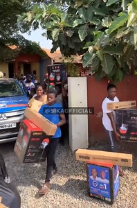 33K views · 401 reactions | The incumbent Member of Parliament for Okaikoi South Constituency, Dakoa Newman, has expressed her sincere gratitude to the people of her constituency for their unwavering dedication to preserving Ghana's democracy. Although she was not re-elected, Newman praised the people for their efforts and sacrifices in ensuring that Okaikoi South remained peaceful and united after the election. #GraphicOnline | Daily Graphic | Facebook