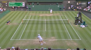 Sinner, il momento dell'infortunio a Wimbledon con Dimitrov. VIDEO