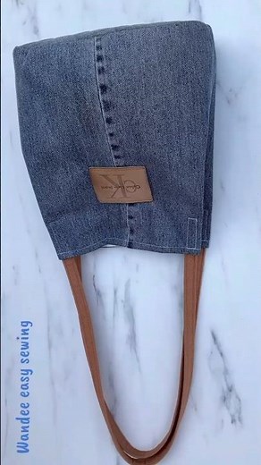 Sewing diy denim shoulder bag from old jeans #wandeeeasysewing #shoulderbag #diytotevag #jeansbag
