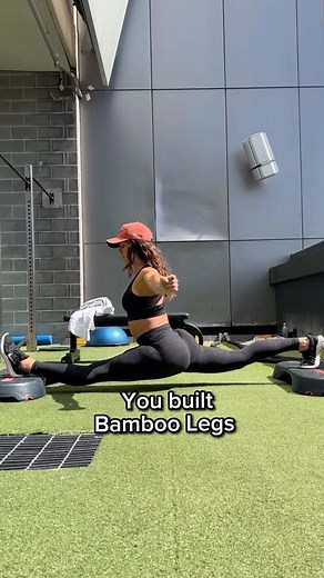 Do you want to have real, usable flexibility that will allow you to kick high, drop into the splits at any time and most importantly avoid injuries? Then you MUST approach your flexibility the same way as you would your strength training - With Structure and progressive overload Include: ✅ Weighted Stretching ✅ End Range Strengthening ✅ Isometric Strength ✅ Ballistic Stretching ✅ Dynamic Movement ✅ Joint Stability This example shows how building strong, resilient hamstrings will allow you to be 