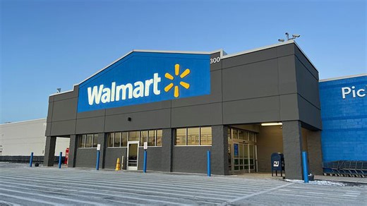 Customer loses it at Walmart employees