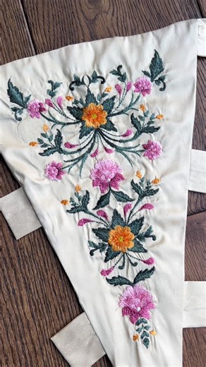 Showing you a little bit of how I made this portfolio sample! 🌸This was one of the first few pieces of digital embroidery I created, and was the first piece I added to my portfolio! I’m obsessed with the fabric and colour combo 💕🧡 Let me know what you think! #sewing #portfolio #costume #embroidery #fyp