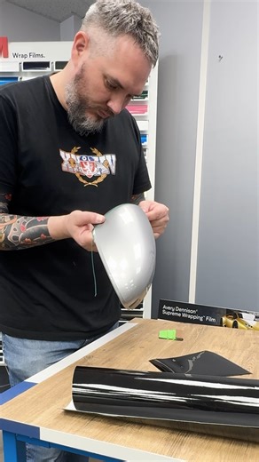 3.4K views | Comment poser un covering sur un rétro démonté  Vous vous sentez de le faire ou vous préferez faire confiance à Alexandre ?  #covering #renaultsport #megane #renaultmegane #tuningauto | Variance Auto | Facebook