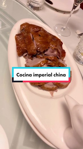 Pato laqueado 🇨🇳 #cocinaimperial #chinafood #emperador #chinastyle #bcnfoodieguide #bcnfood #foodietiktok #fyp #fypシ #planesbarcelona #parati #viral #bcnfoodies #foodietok #bcntiktok #patolaqueado