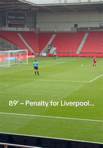 89th minute. Penalty pressure. No hesitation. ❄️⚽️ Ceri Holland steps up and calmly slots it home to make it 2–0 for Liverpool F.C. Women against Leicester City W.F.C. late in the game. Big moment. Big finish. 🔴 #WSL #LiverpoolWomen #WomensFootball #LFC #FootballHighlights