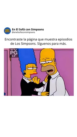 En El Sofá Con Simpsons | Diseño on Instagram: "🎬 Los Simpson (1989) 📜 Sinopsis Sigue el día a día de la familia más famosa de la televisión: Homer, Marge, Bart, Lisa y Maggie. Ambientada en la ciudad de Springfield, la serie utiliza humor ácido y sátira para criticar la sociedad, la política y la cultura pop, manteniéndose relevante durante décadas. 📺 Información de la Serie 🗓️ Estreno: 17 de diciembre de 1989 📀 Temporadas: +35 🏢 Estudio: 20th Television ✍️ Creación: Matt Groening 🎭 Géne