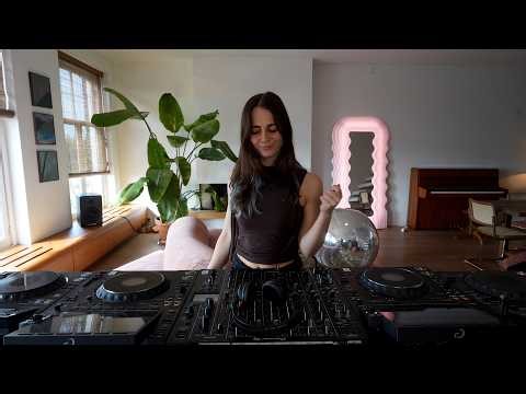 Into The Light 007 - First Days of Spring w/ Nicky Elisabeth
