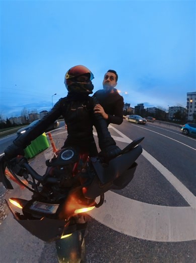 Siz Yine De Her Motorcuya Binmeyin 😅 #motorcycle #yardım #kovalamaca #istanbul #insta360