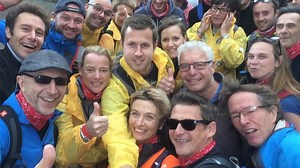 Cap 48: 100 km à pied en 30 heures, défi réussi ! - RTBF Actus