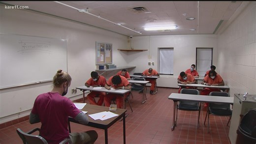 Former prosecutor teaches writing to help jail inmates choose better paths