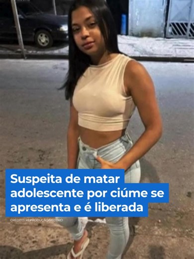 Garota, de apenas 15 anos, que foi morta dentro da casa do namorado na Grande São Paulo. A suspeita é a ex-namorada do rapaz. Ana Clara foi atacada com golpes de faca no pescoço. Segundo a polícia, a agressora estava tomada por ciúme. Ela invadiu a casa onde o casal estava e atacou os dois. Agora, a suspeita se apresentou à polícia. Ela foi ouvida e liberada, porque não tinha prisão preventiva decretada. 👉 Acompanhe os detalhes do caso do #BalançoGeral em R7.com/balancogeral