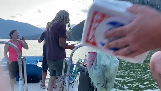 TikTok took this down last time for some reason, but here’s Mike vibing #rustvalleyrestorers #rustbrosrestos #mikehall #countryliving #classiccar