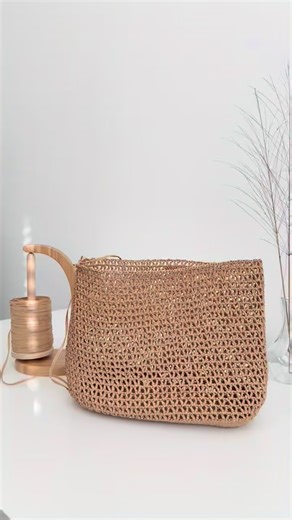 Zeinab Amiri on Instagram: "I’ve made this raffia bag several times before, but this one is officially my favorite. I finally perfected a new joining technique that leaves a minimal, almost invisible seam. If you dislike seams as much as I do—or struggle with that chunky line running down your work—this is for you. The full tutorial is on my YouTube channel. Also, I’m dropping a reel specifically on this ‘invisible join’ technique very soon. Stay tuned! ✨” . . . #raffia #crochetraffia #raffiabag