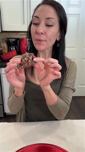 Jacky Has Fun on Instagram: "Easy Holiday Candy #holidaybaking #christmasbaking #easybaking #dessert"