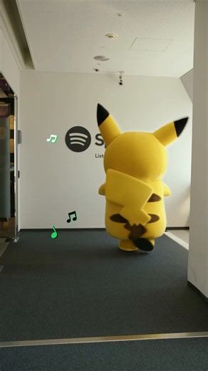 Pikachu und Relaxo waren im Spotify-Büro! 😲 Hört euch die beruhigende Musik von Pokémon Sleep an, die jetzt weltweit auf Spotify verfügbar ist, und schlaft mit einem Lächeln ein. 😴 💿 Album: https://spoti.fi/Album_PokemonSleep 🎵 Playlist: https://spoti.fi/PokemonSleep | Pokémon