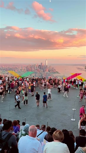 Stepping into the sky during golden hour at The Edge Yesterday’s sunset views from the @EdgeNYC observation deck in Hudson Yards. Edge is the highest outdoor sky deck in the Western Hemisphere suspended in mid-air. Tag someone you’d like to visit The Edge with. 📍30 Hudson Yards, West Midtown Manhattan, New York City #edgenyc #theedgenyc #sunset #goldenhour #goldenhourlight #nyc #newyork #newyorkcity #manhattan #thingstodoinnyc #thingstodoinnewyork