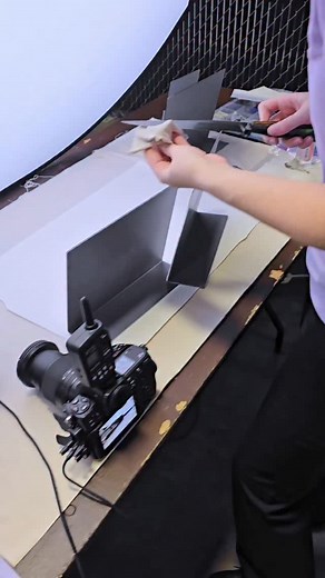 A little behind the scenes at knife shows! Using digital backgrounds allows me to get through knives quick, allowing more exposure time on your table to get them sold. Plus, if you don't like the background color/texture later, it's easily changed to your preference. #jfrasierphotography #customknife #knifephotography | JFrasier Photography | Facebook