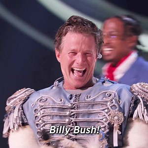 I had a roaring good time watching Extra Host #BillyBush as #SirLionMask! 🦁 If you missed this reveal, stream the latest episode of #TheMaskedSinger now on Hulu! | The Masked Singer