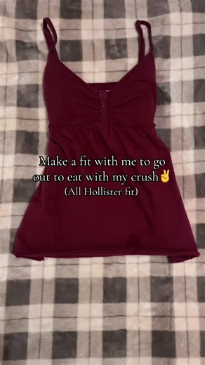 Hollister Outfit Inspo: Lace Cami Baggy Jeans Look