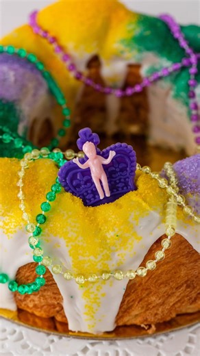 Make a Mardi Gras King Cake with us… 👑💜💚💛 #DessertGallery #bakerylife #houstonbakery #thewoodlandstx | Dessert Gallery Bakery & Cafe