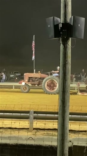 Farmall M late night tractor pulling