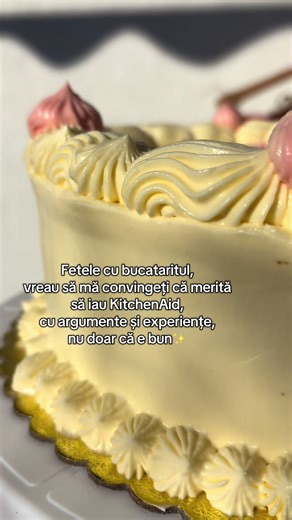 Momentan folosesc BioVita și sunt foarte mulțumită, dar sunt curioasă ce minuni face KitchenAid. Voi ce mixer folosiți?🥰 #inbucatarie #kitchenaid #kitchenaidromania #prajituridecasă💯💯
